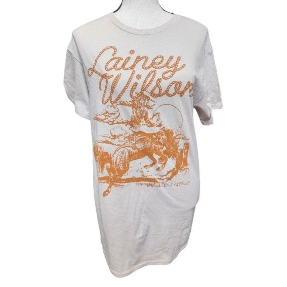 Lainey Wilson Cowgirl Bucking Bronco T-Shirt Size Small Tan NWT Country Music